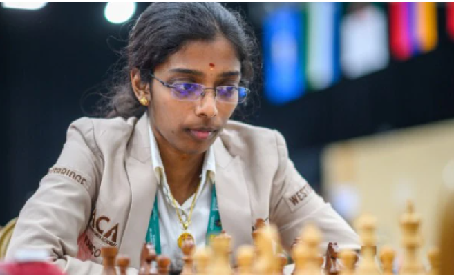 Vaishali winning FIDE Grand Swiss 2025 defending title